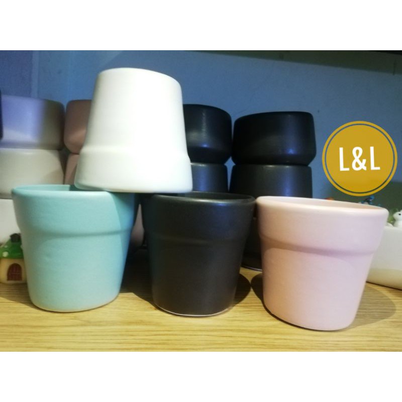 COMBO trên bao gồm 5 chậu cây vành miệng mini như hình (không bao gồm cây và phụ kiện trang trí)