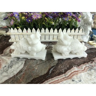 Cặp Tỳ Hưu phong thủy đá trắng có đế - Dài 15 cm