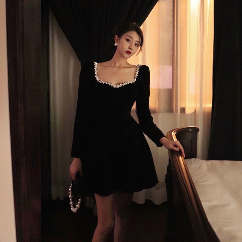 22aw!Đầm Nhung Dáng Chữ a Cổ Vuông Màu Đen Ngọt Ngào Thời Trang Mùa Thu 2022 Phong Cách Pháp Se