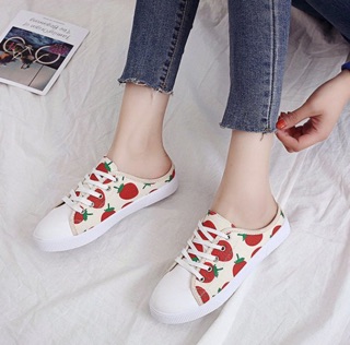 Giày thể thao khoét gót hình dâu