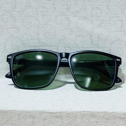 Kính Mắt Tròng Thủy Tinh Màu Rêu Gọng Đen Bóng Gọng Phom Hình Chữ Nhật