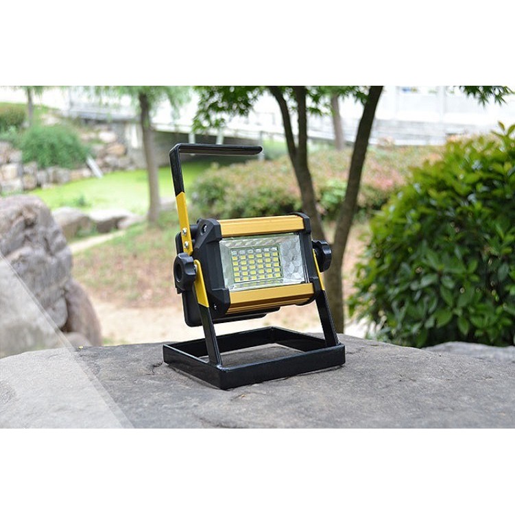 Đèn led siêu sáng sạc điện  ngoài trời 50W W807