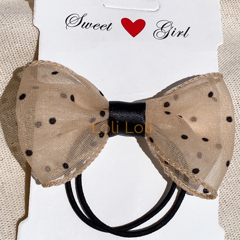 Cột tóc nơ chấm bi phong cách retro đơn giản