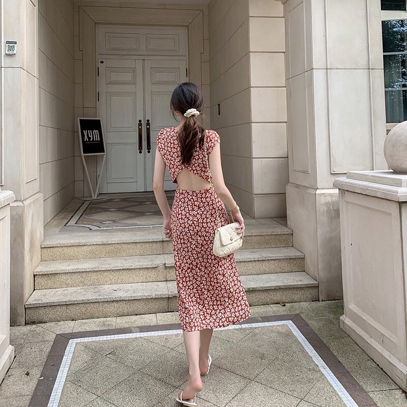 Đầm hoa xẻ tà cúp lưng