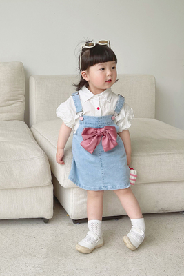 Đầm yếm jean phong cách Hàn Quốc đáng yêu dành cho bé gái