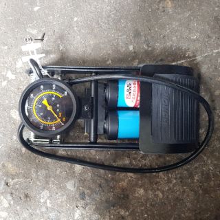 Bơm chân 2 ống cho ô tô xe máy