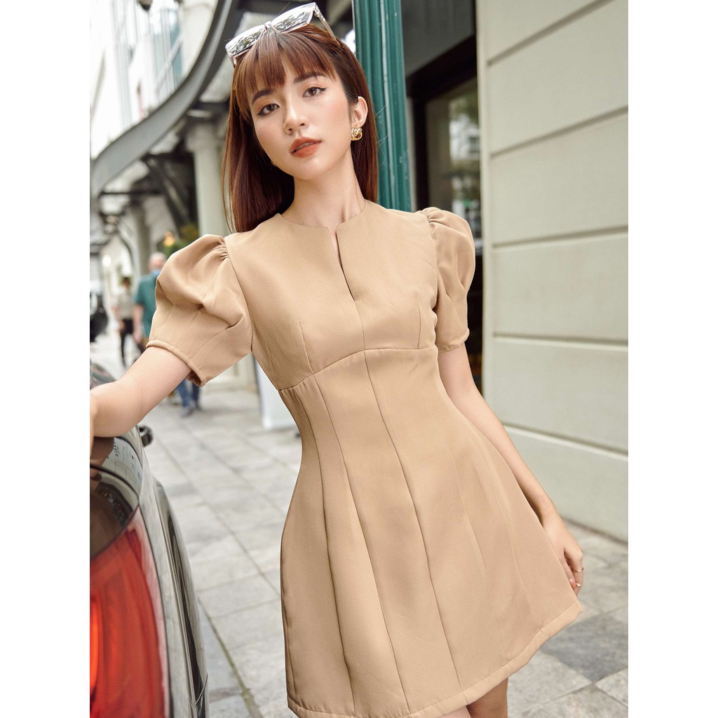 Đầm ngắn RECHIC tay phồng Joen thanh lịch màu Beige