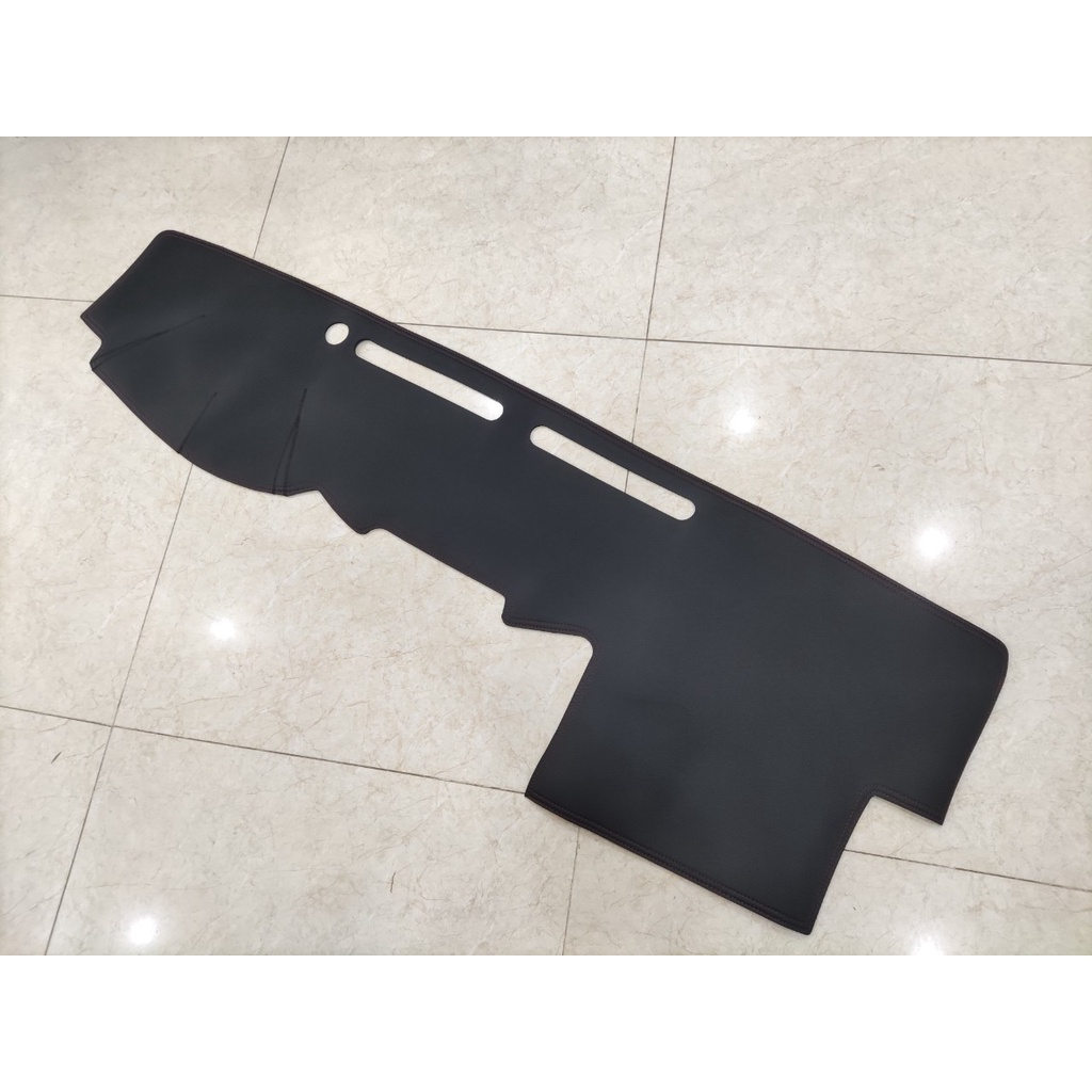 Thảm taplo xe Fortuner 2006 đến 2021 Chất Liệu Da Vân Carbon Màu Đen , đế có chống trượt