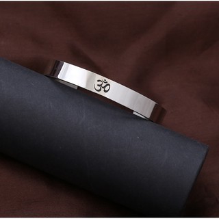 Vòng Tay TiTanium Khắc Chữ OM