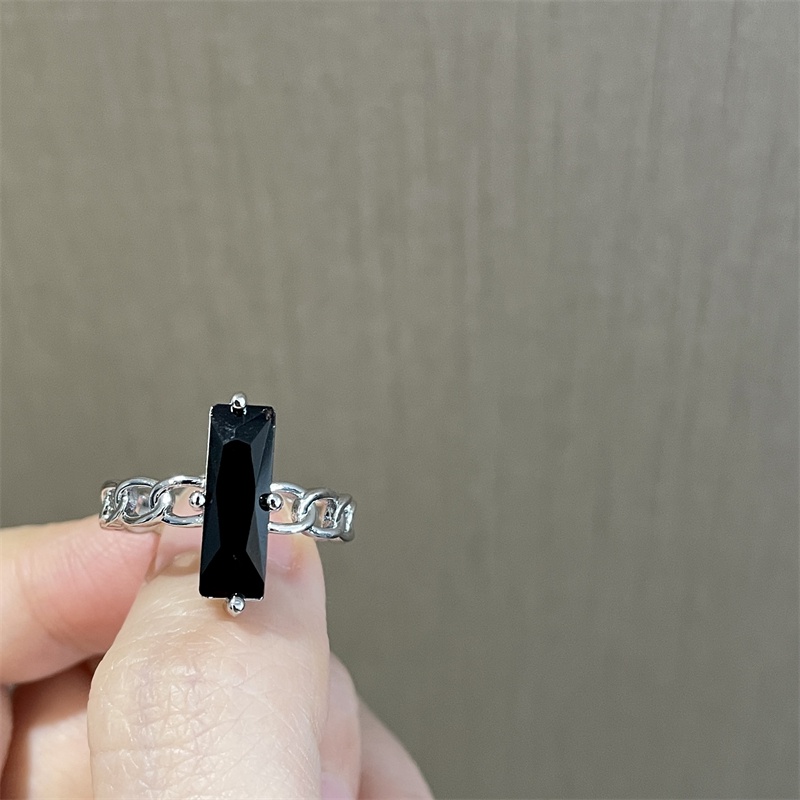 Nhẫn Hở Màu Bạc/Đen Đính Đá Vuông Có Thể Điều Chỉnh