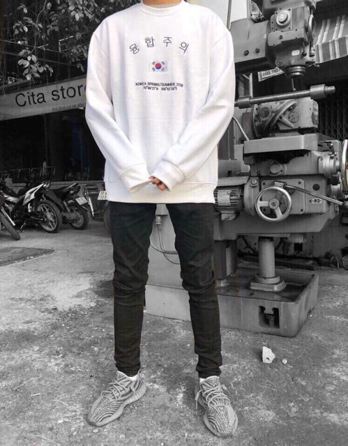 Áo sweater nỉ thêu chữ hàn | BigBuy360 - bigbuy360.vn
