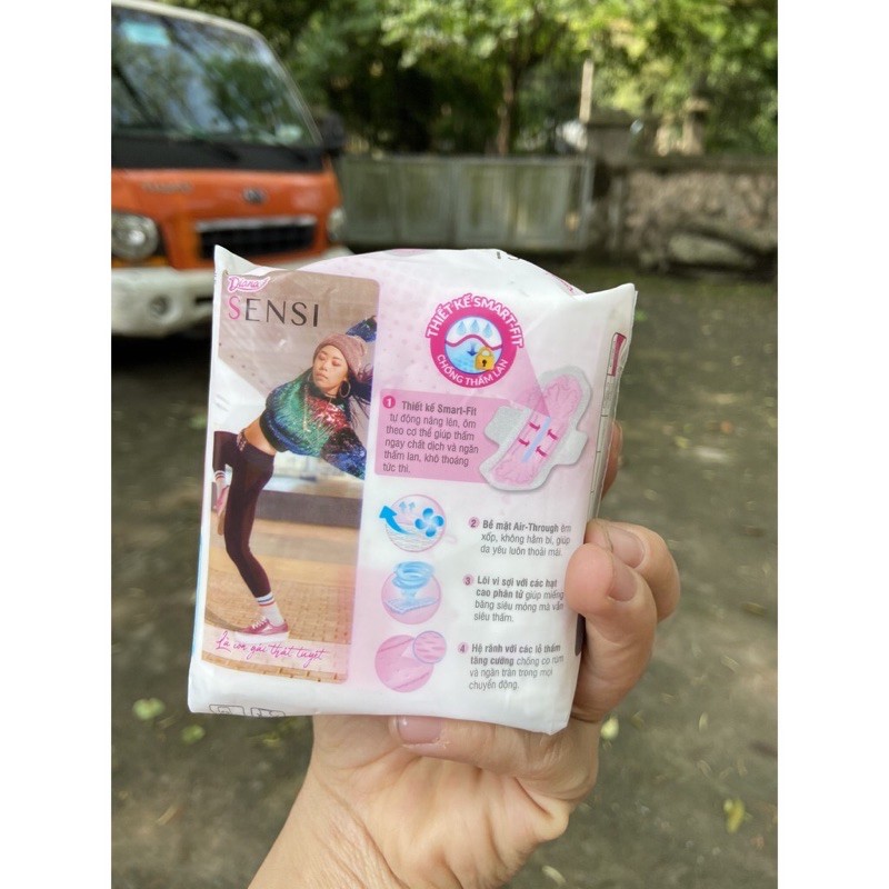 BĂNG VỆ SINH DIANA SENSI SIÊU MỎNG CÁNH 8M