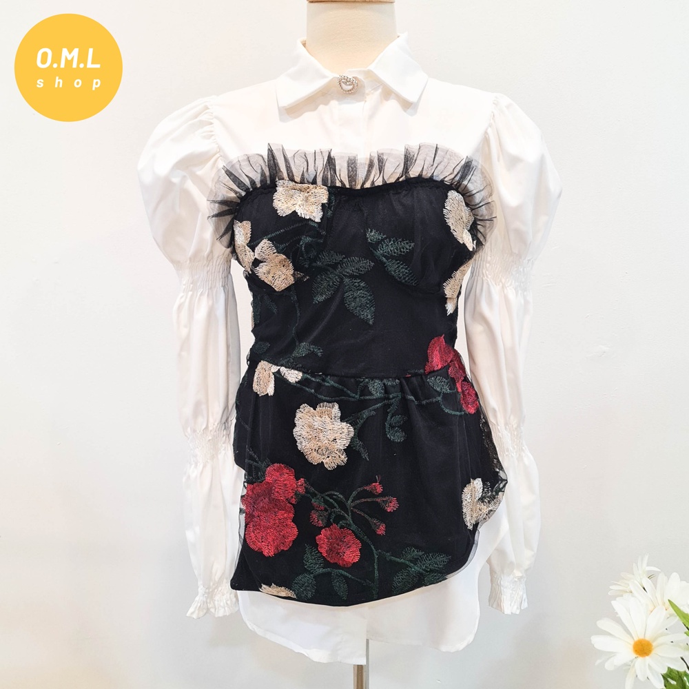 Set áo sơ mi trắng tay phồng phối áo ống lưới đen thêu hoa cá tính