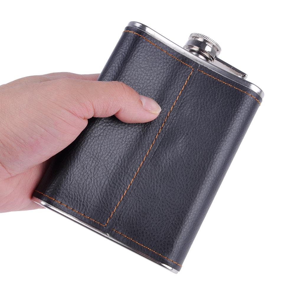 Bộ bình đựng rượu gồm 2 cốc và 1 phễu