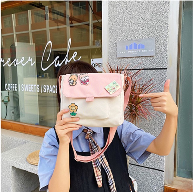 [Mã FASHIONGREEN264 giảm 10% tối đa 30k đơn từ 99k] Túi Vải Messenger Gắn Sticker Phong Cách Nữ Sinh Hàn Quốc TVS14