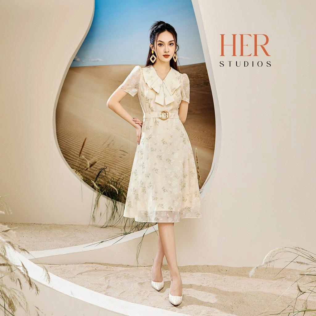 Đầm công sở Her thiết kế cổ bèo thắt eo dáng dài