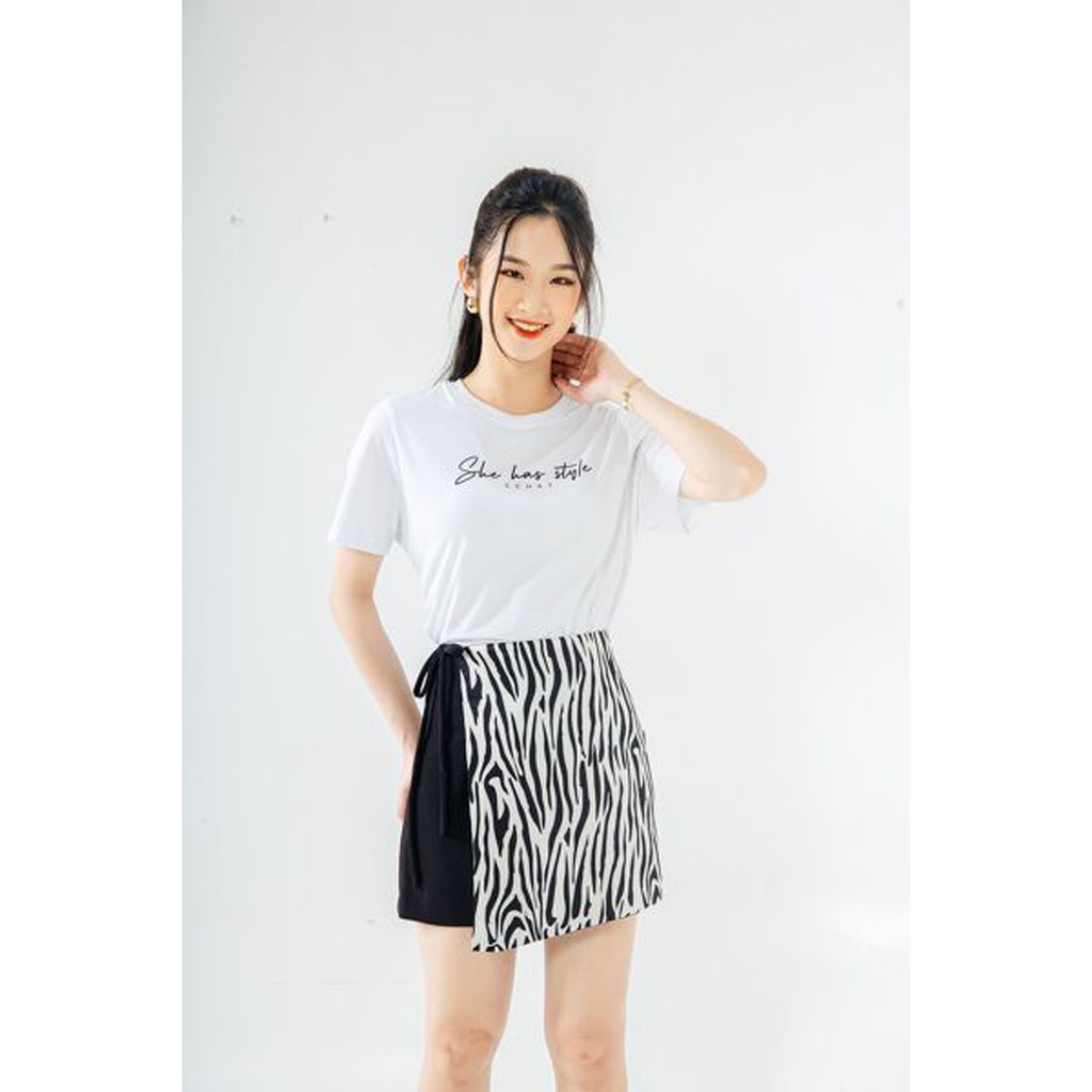 Áo thun nữ T-shirt chữ &quot;She has style&quot; CCHAT