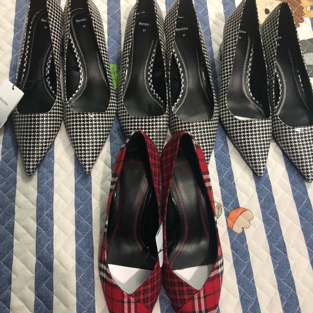 Giày Bershka auth