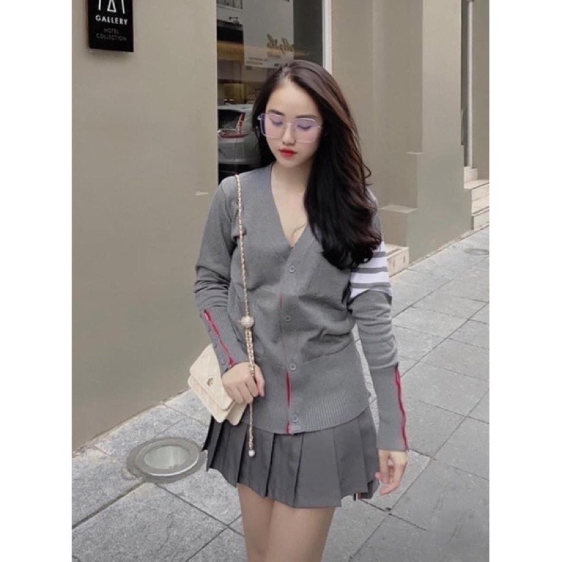 Áo Khoác Cardigan Xám Sọc Viền Đỏ & Xanh Cúc Cài Form Nữ Bó (thomb New)