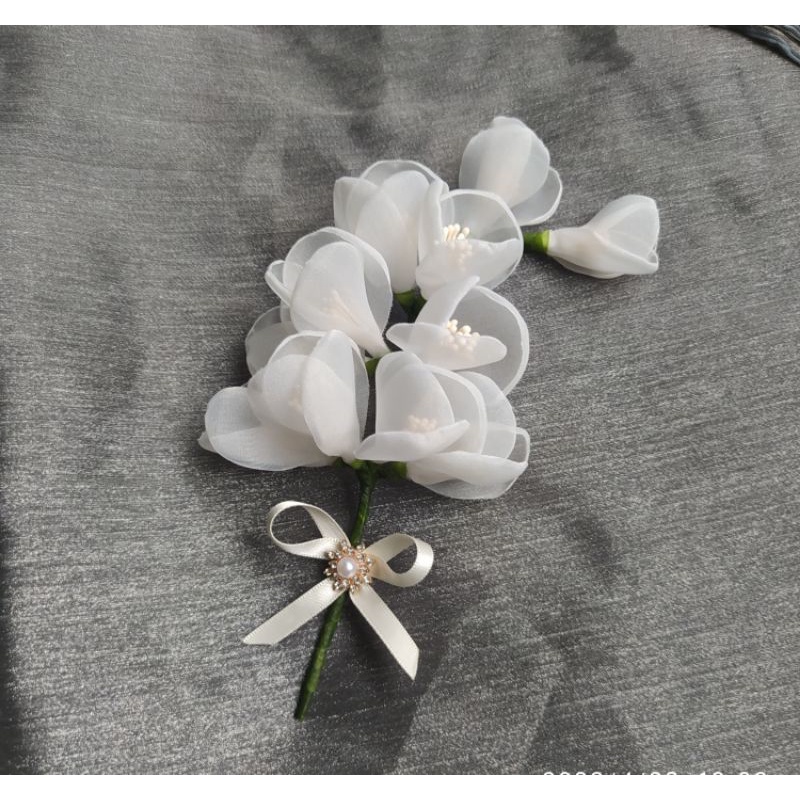 Chùm hoa cài áo handmade Joli màu trắng