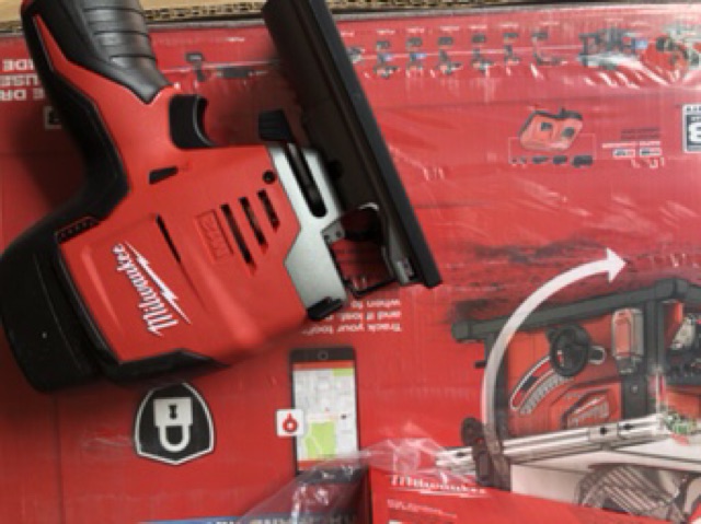 Cưa lọng milwaukee 12v