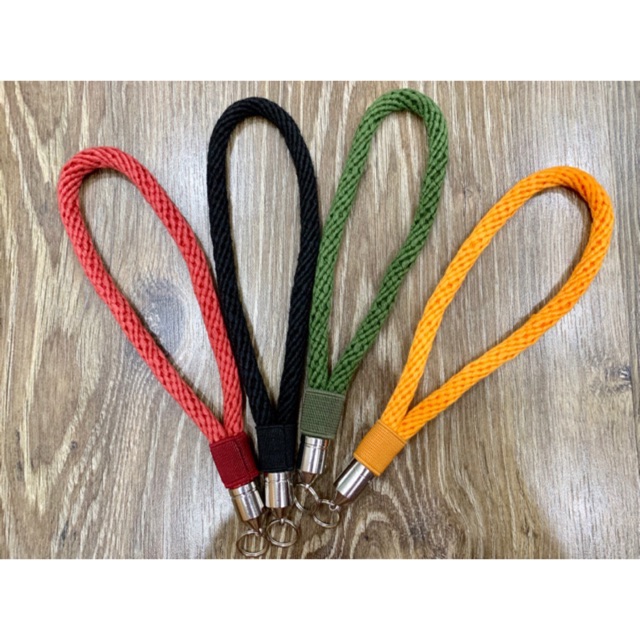 Dây đeo tay máy ảnh