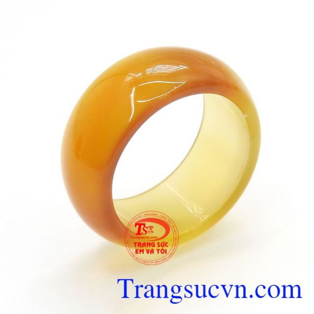 Nhẫn mã não vàng. Rất hợp cho người mệnh kim và mệnh thổ. Cam kết mã não tự nhiên.phù hợp cả nam và nữ