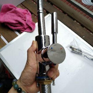 Vòi rửa bát inax thân đồng cần mềm