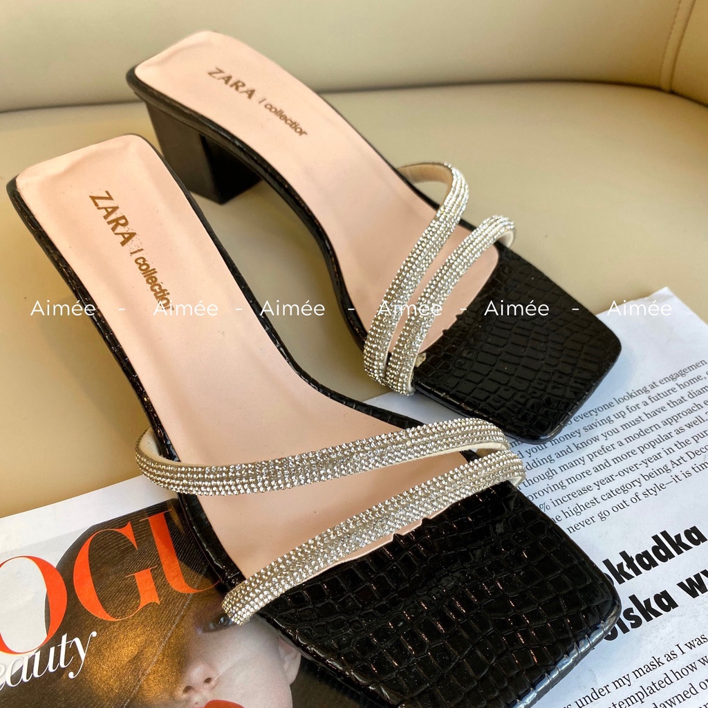 Dép Guốc Da Rắn Bóng Phối Dây Xoàn Đế Vuông 5 Phân Thiết Kế Khá Bắt Mắt Với Phần Dây Nổi Bật Tạo Cảm Giác Thon Gọn Đôi C