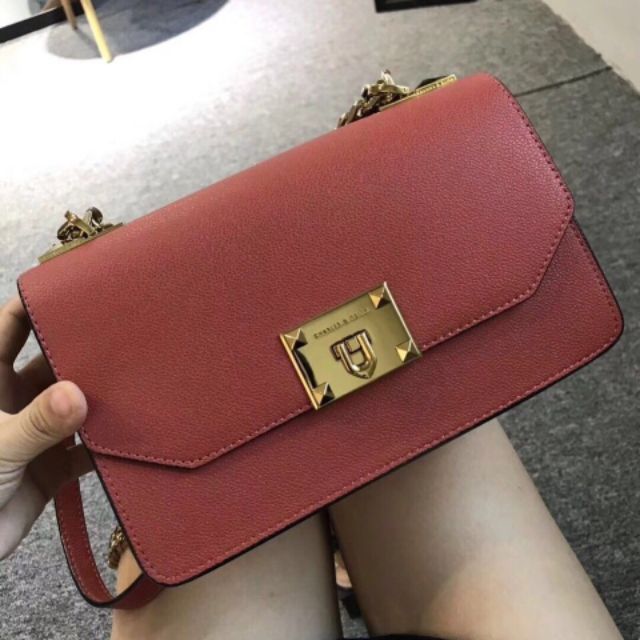 Trả hàng khách q.lam