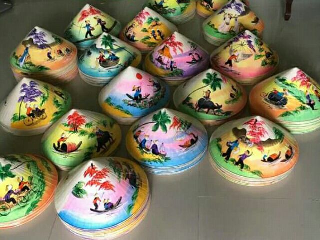 Nón lá vẽ truyền thống