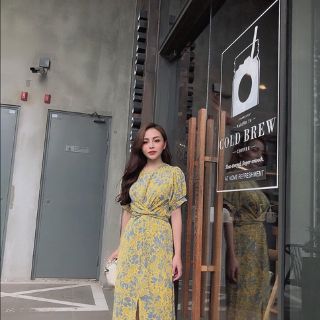 VÁY LỤA HOA XOẮN EO