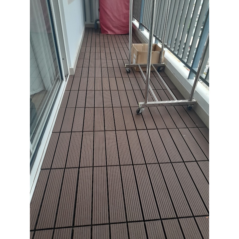 Vỉ sàn gỗ nhựa composite lót ban công kích thước 30x30cm, chịu nắng mưa