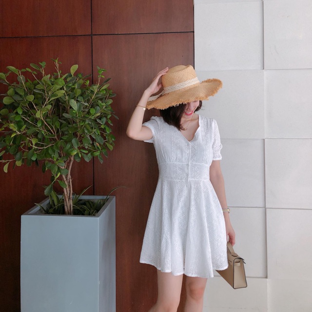 Váy trắng thô lỗ