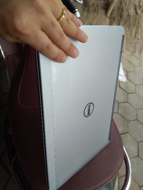 Laptop Dell e7240 i5 4300u/ram4gb/ssd120gb/hd4500 siêu mỏng nhẹ