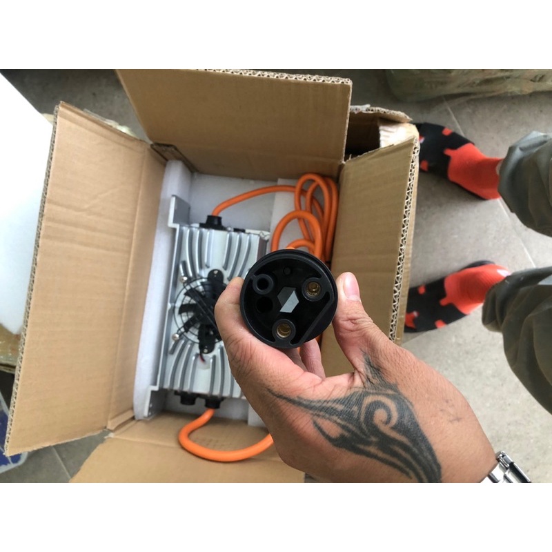 Bộ sạc pin xe điện du lịch LVTONG S14 ,dành cho pin li-ion 20s 84v