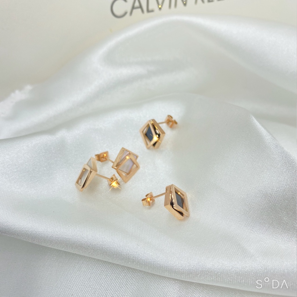 Bông tai nữ titan 2 màu - Cam kết không bay màu