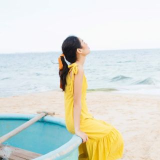 Đầm xoè bèo nơ vai nút gỗ