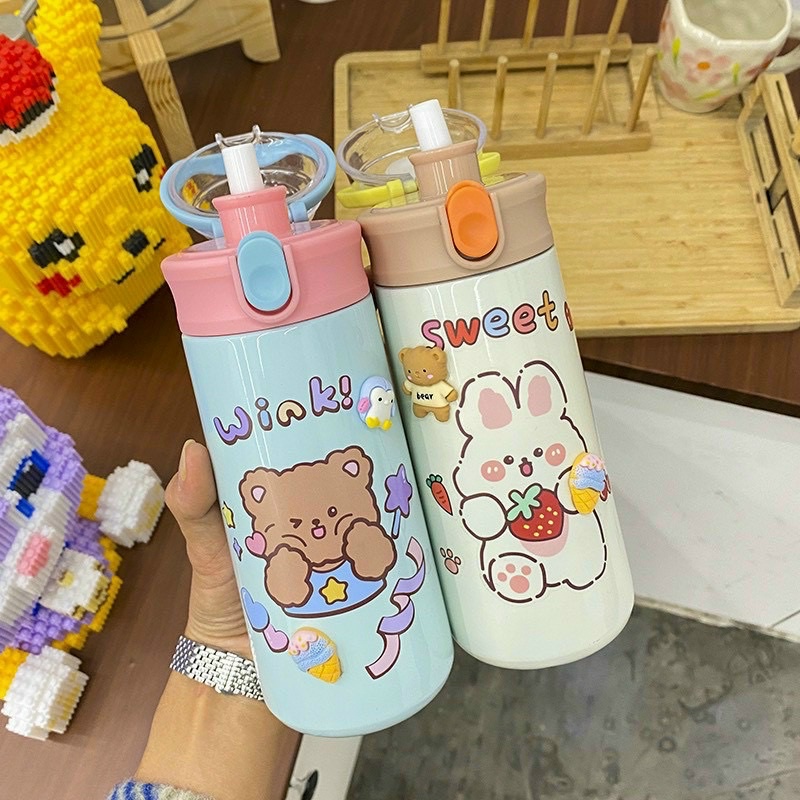 Bình đựng nước bằng thép không gỉ 304 ,dung  tích 550ml họa tiết hoạt hình đáng yêu có ống hút cho học sinh