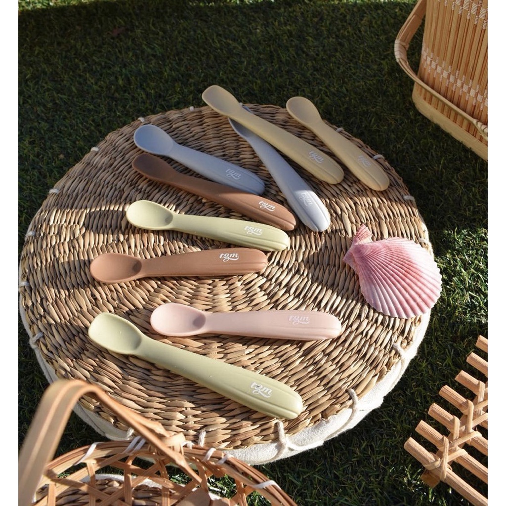 Bộ Thìa Cho Bé 2 Chiếc Ngắn Và Dài Có Hộp Đựng TGM Silicone Seashell Baby Food Spoon Con Tập Ăn Dặm Cho Bé