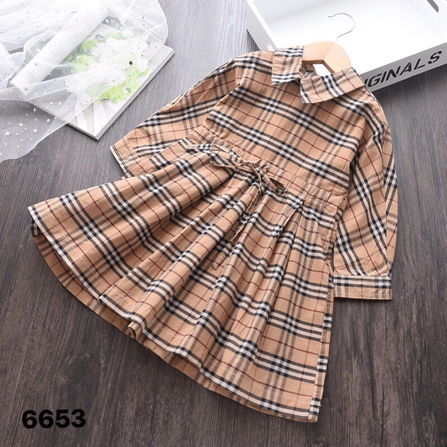 Váy dài tay hoạ tiết kẻ BBR