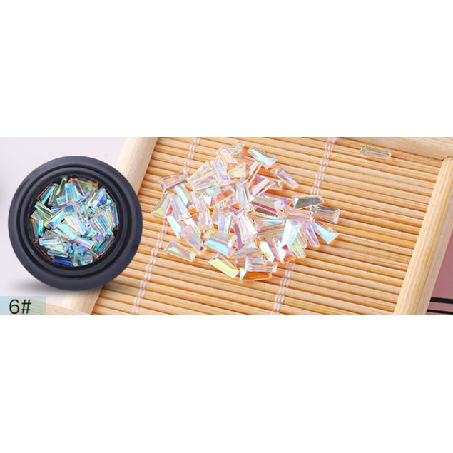 Hộp đá pha lê gắn móng, trong suốt, hình kim cương F524