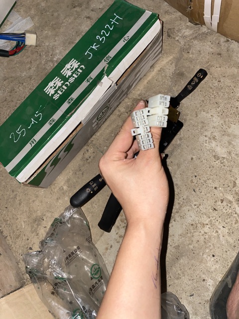 Sản phẩm gia đình làm: Công tắc tổng hợp 323H