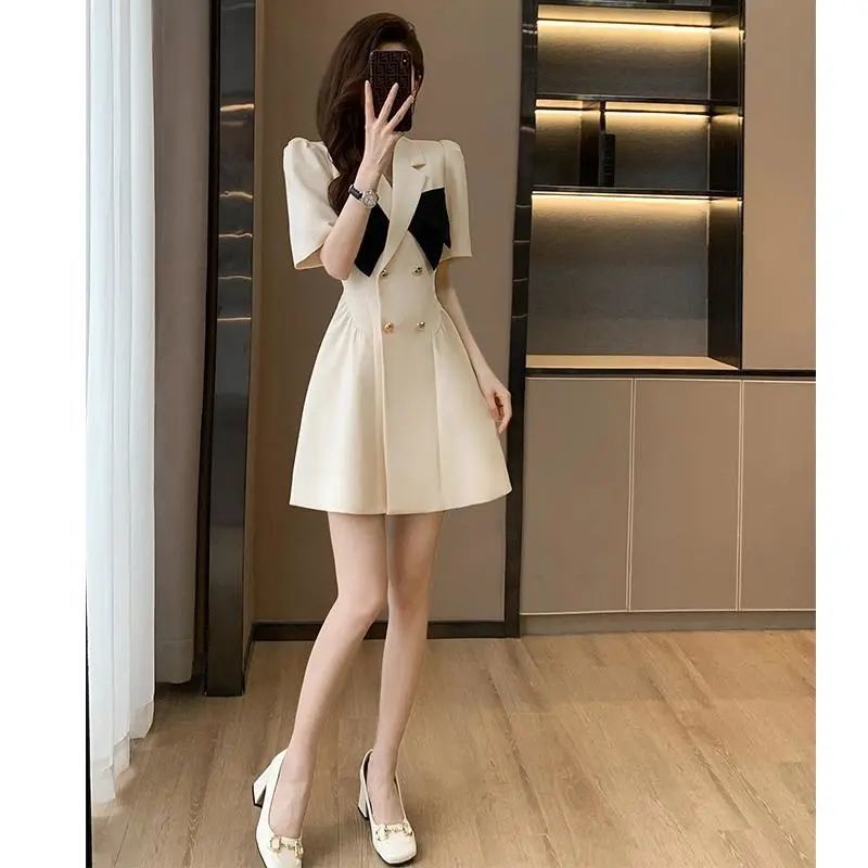 Đầm trắng tay phồng cổ vest kiểu Pháp thời trang hè 2022 mới cho nữ