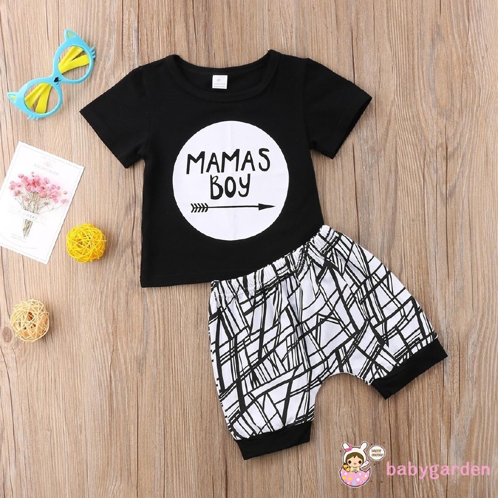 Áo thun ngắn tay in chữ Mamas và quần short dành cho bé trai