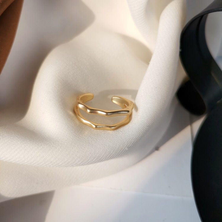 Nhẫn nữ trơn basic đeo tay zic zac bằng hợp kim R006