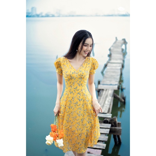 Váy vàng hoa nhí