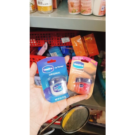 dưỡng môi vaseline