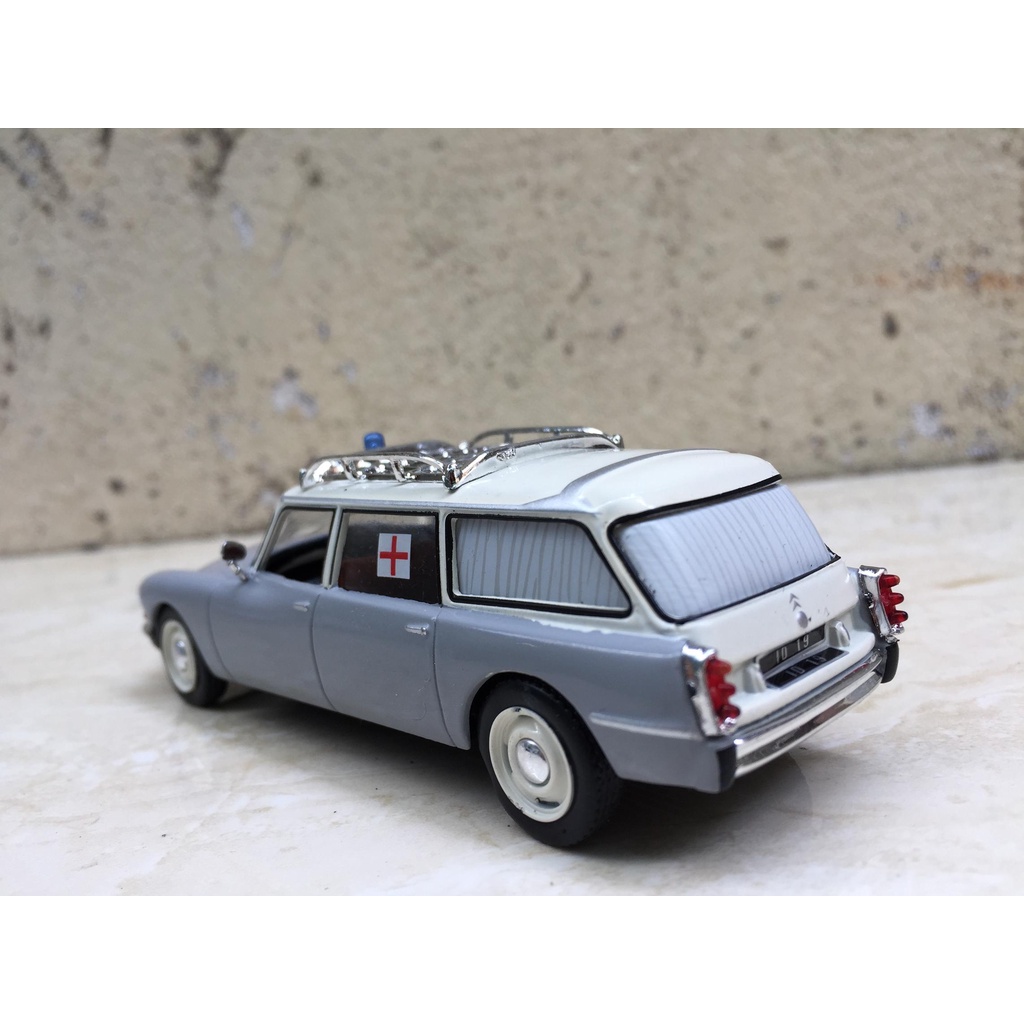 Mô hình xe Ô tô cổ Citroen ID19 Ambulance - 1:43