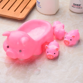 Đàn lợn 4 con ngộ nghĩnh thả bồn tắm cho bé, kêu chút chít